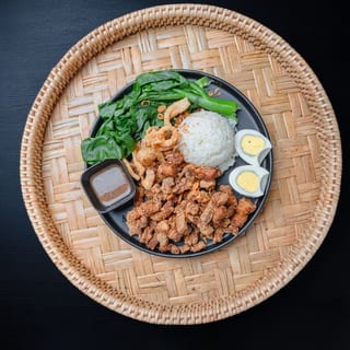 Com 6 - "The BASIK ເຂົ້າຂາວໝູທອດແຂ່ວກະປີ "